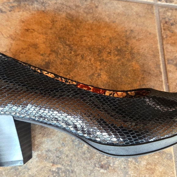 Shoes - Picture 2 of 3